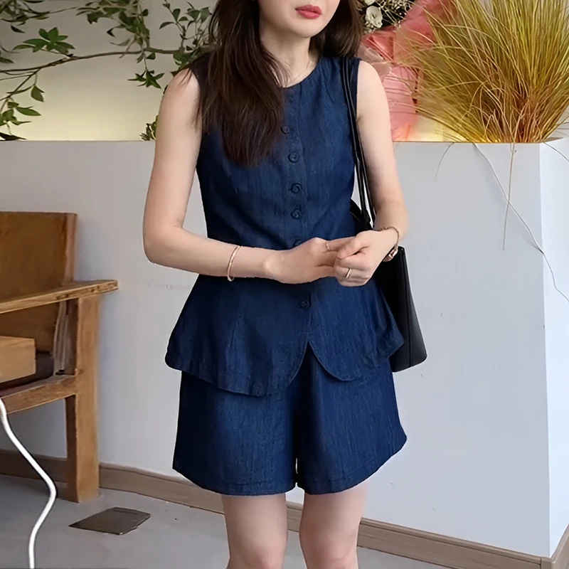 高级炸街减龄显瘦洋气时尚休闲韩版无袖马甲短女早秋韩版短裤套装