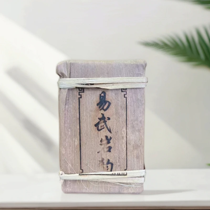 2005年易武岩韵砖普洱生茶500g