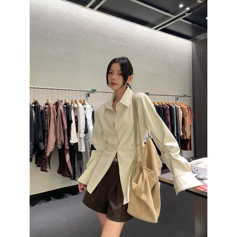 JCCC影子【至尚】设计感PU皮发饰尖领打底衬衫JE4AOC11