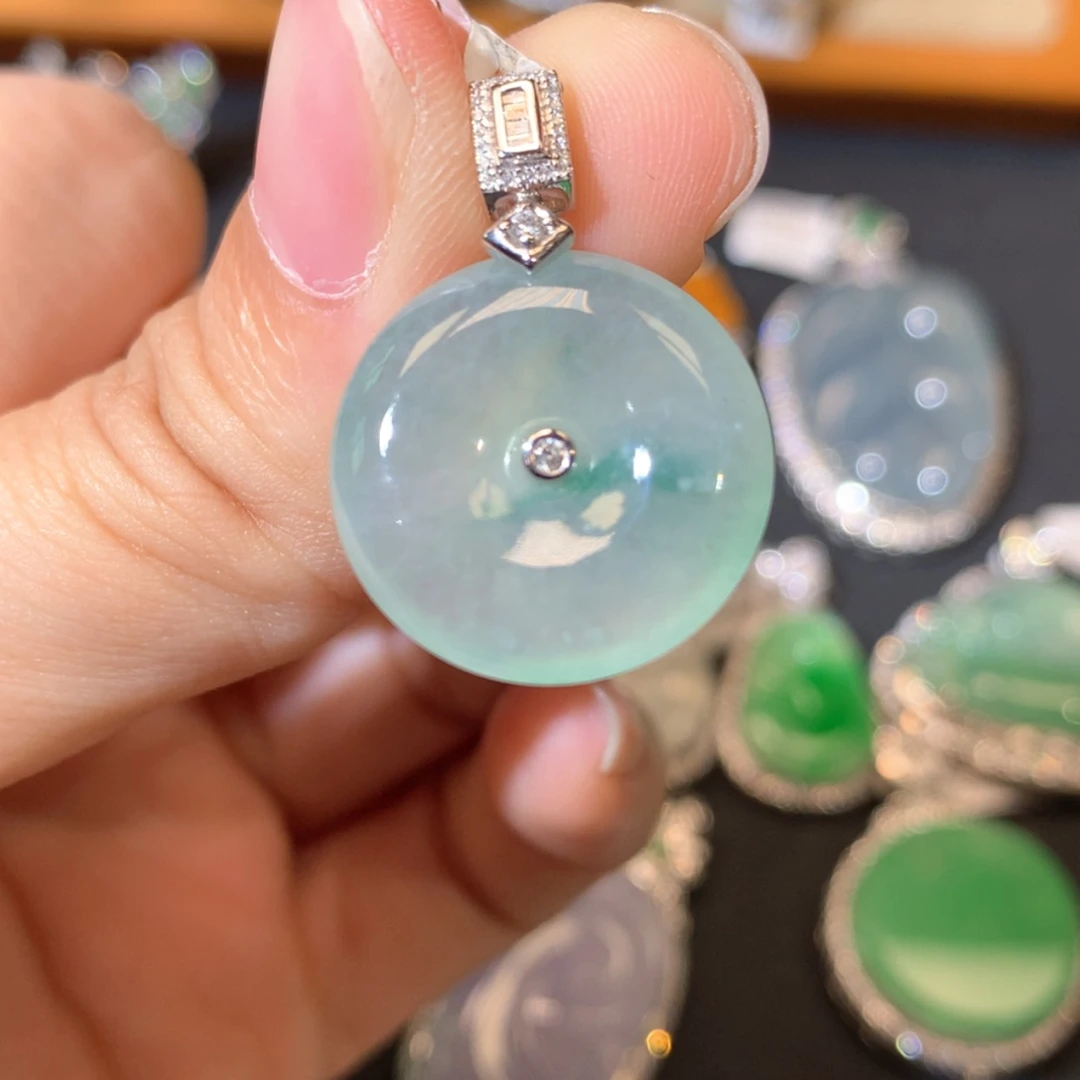 【闪购商品】翡翠吊坠(不含链)18K金镶嵌