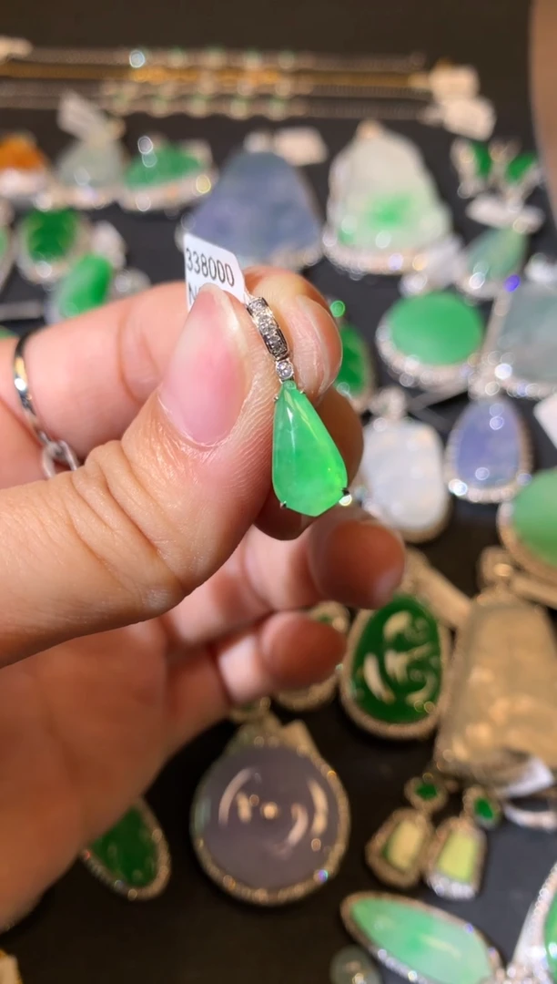 【闪购商品】翡翠吊坠(不含链)18K金镶嵌吊坠