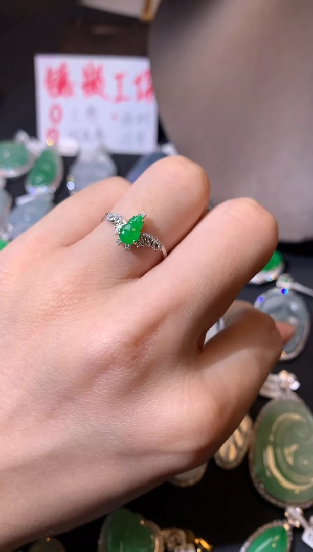 【闪购商品】翡翠吊坠(不含链)18K金镶嵌戒指