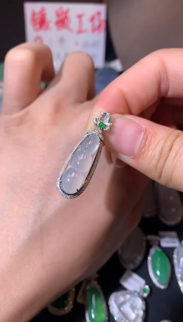 【闪购商品】翡翠吊坠(不含链)18K金镶嵌吊坠