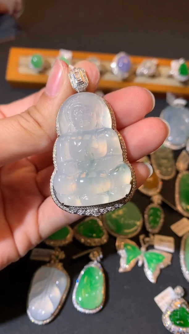 【闪购商品】翡翠吊坠(不含链)18K金镶嵌吊坠