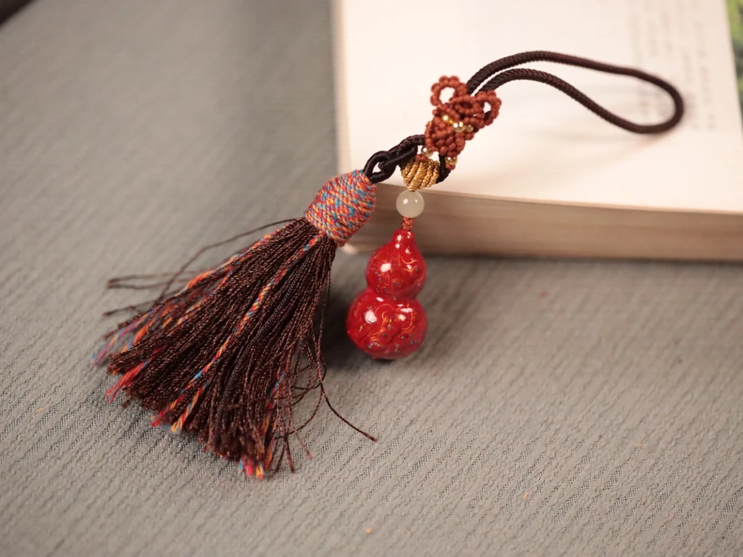 大漆工艺【红色葫芦】带流苏挂件尺寸：1.8x2.9cm