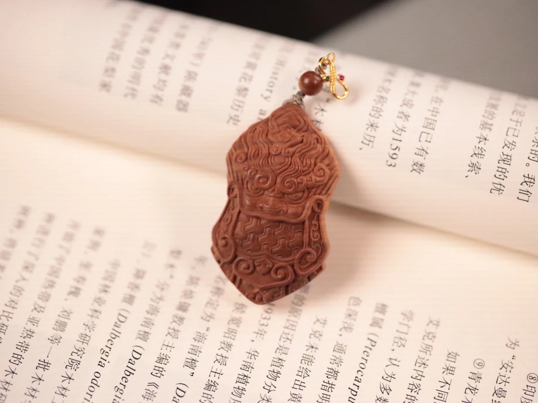 印度老山檀香【将军令之唐玄甲】雕刻牌子尺寸：5x3x1cm