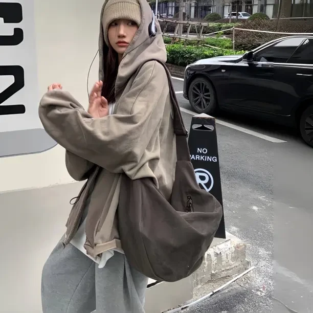 复古秋冬爆款单肩包大容量包斜挎包男女生饺子包潮流休闲百搭纯色