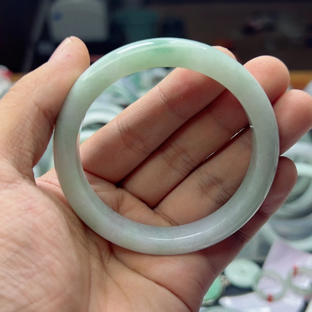 翡翠手镯未镶嵌57.4蓝底飘花