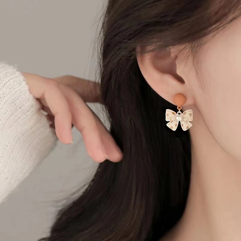 合金珐琅耳饰 2024新款蝴蝶小众设计轻奢耳钉百搭耳夹女气质简约