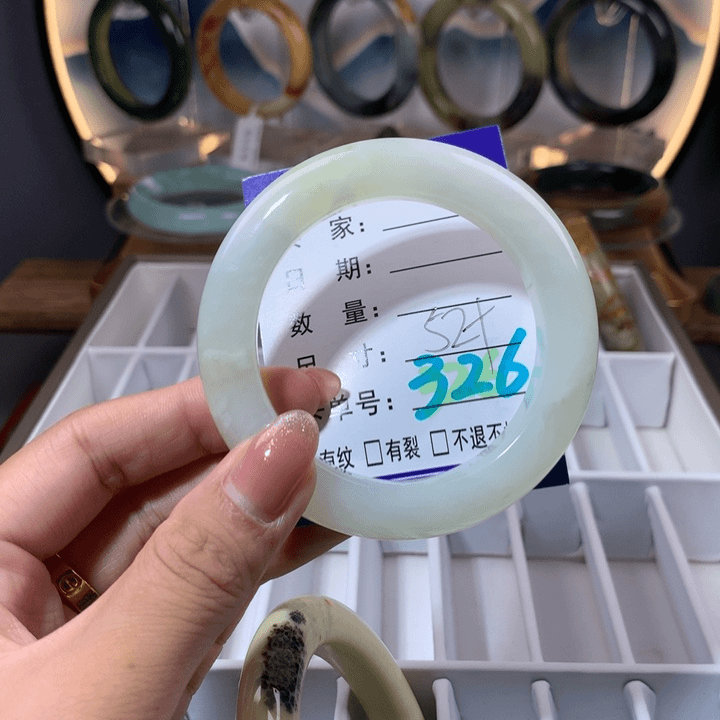 【闪购商品】蛇纹石玉手镯未镶嵌