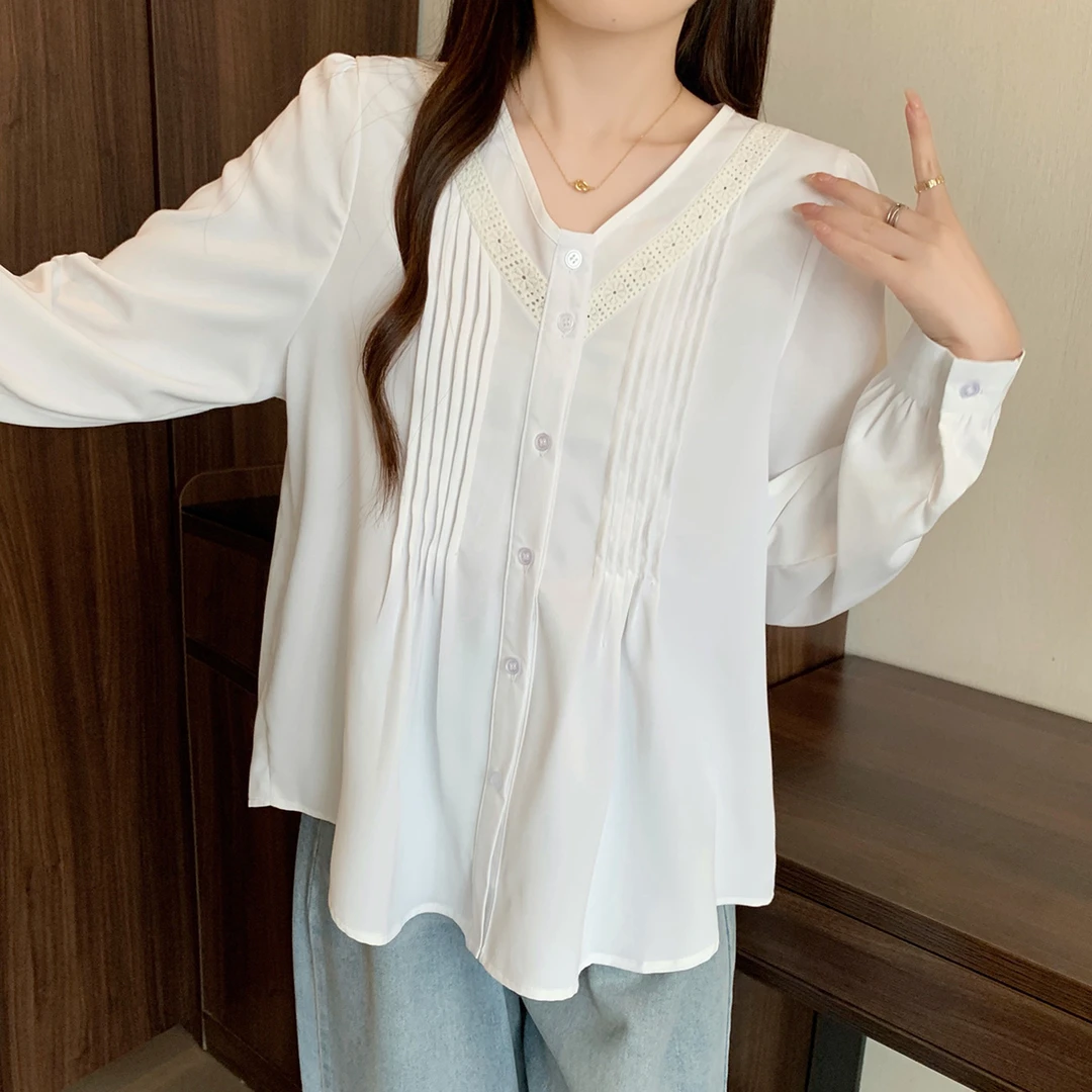 清2024早秋大码女胖mmV领花边衬衫褶皱显瘦衬衣别致上衣63460