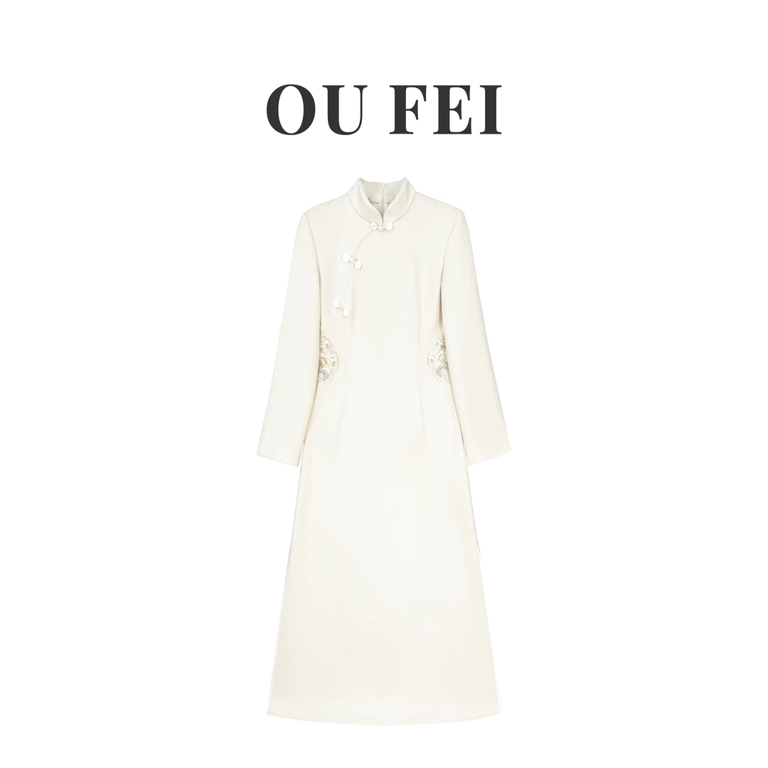 【叙诗】冬季针织羊毛真丝改良旗袍气质重磅刺绣款白色设计师中长款