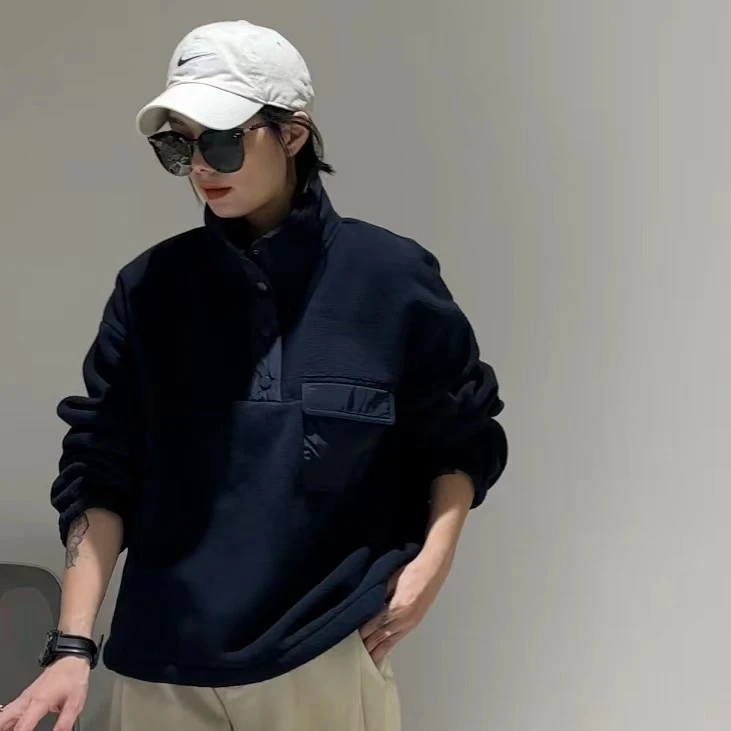 户外风藏青拼接立领卫衣