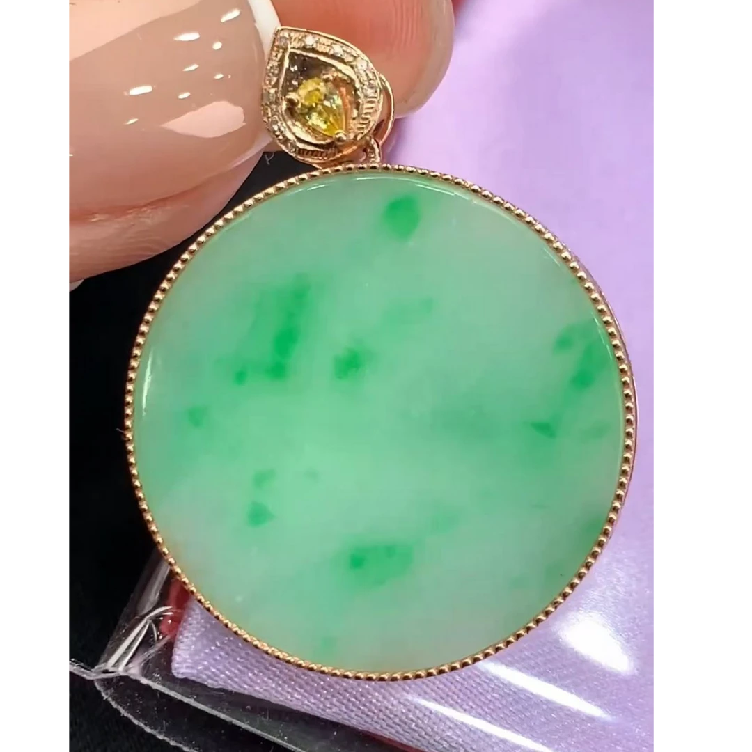 18K辣绿无事牌吊坠