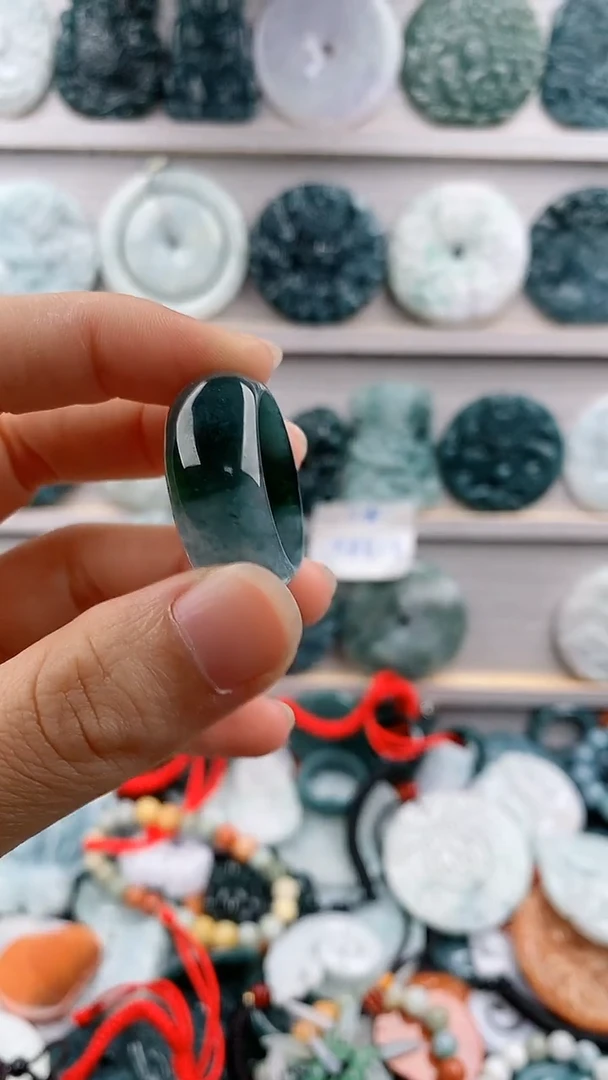 【闪购商品】翡翠颈饰未镶嵌天然翡翠A货