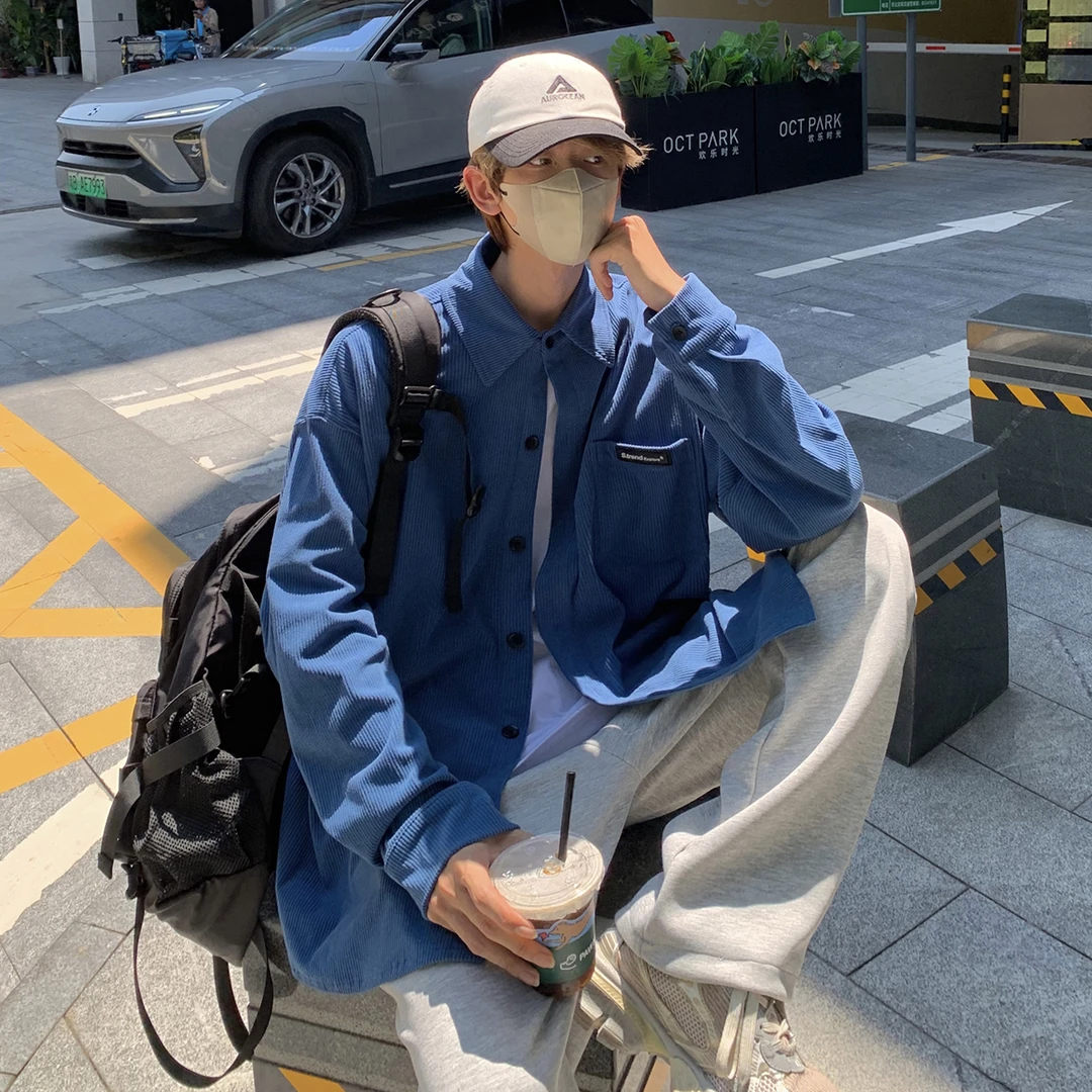 工装复古灯芯绒衬衫男胶标设计宽松休闲纯色简约时尚糯米衬衣外套