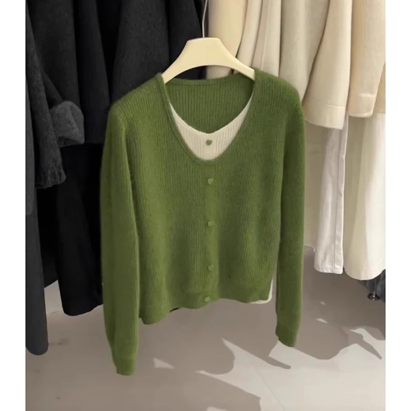 复古绿色假两件长袖针织衫秋冬新款软糯洋气独特别致爱心扣毛衣
