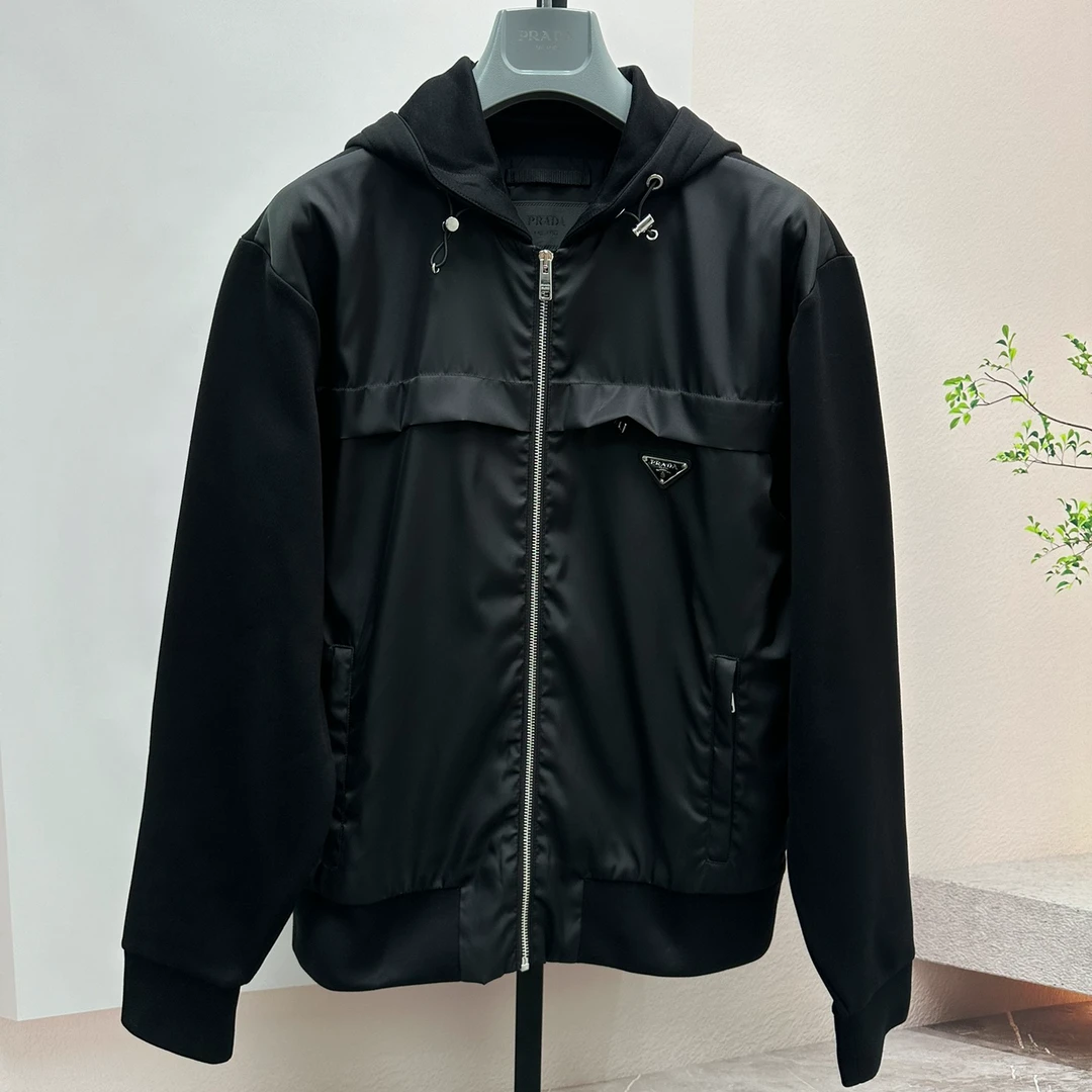 全新未使用 Prada/普拉达 男士黑色连帽休闲服/夹克PJ028时尚百搭