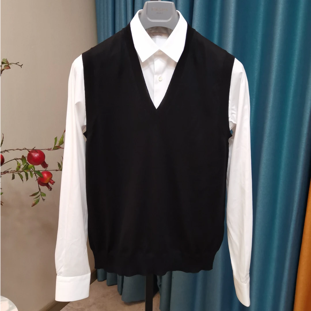 全新未使用 Prada/普拉达 男士经典黑色V领绵羊毛针织马甲PGF044
