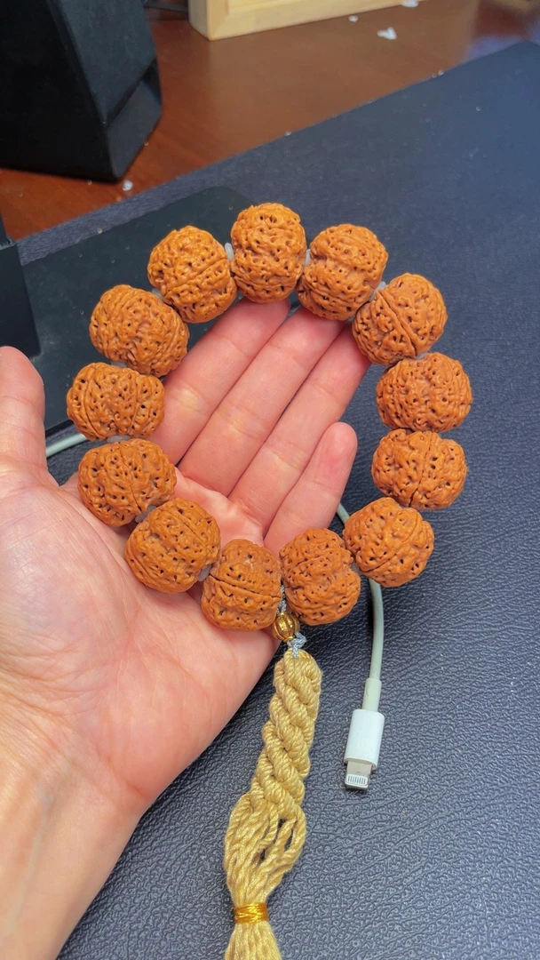 安娜爆肉蜂王，姜黄皮，29号