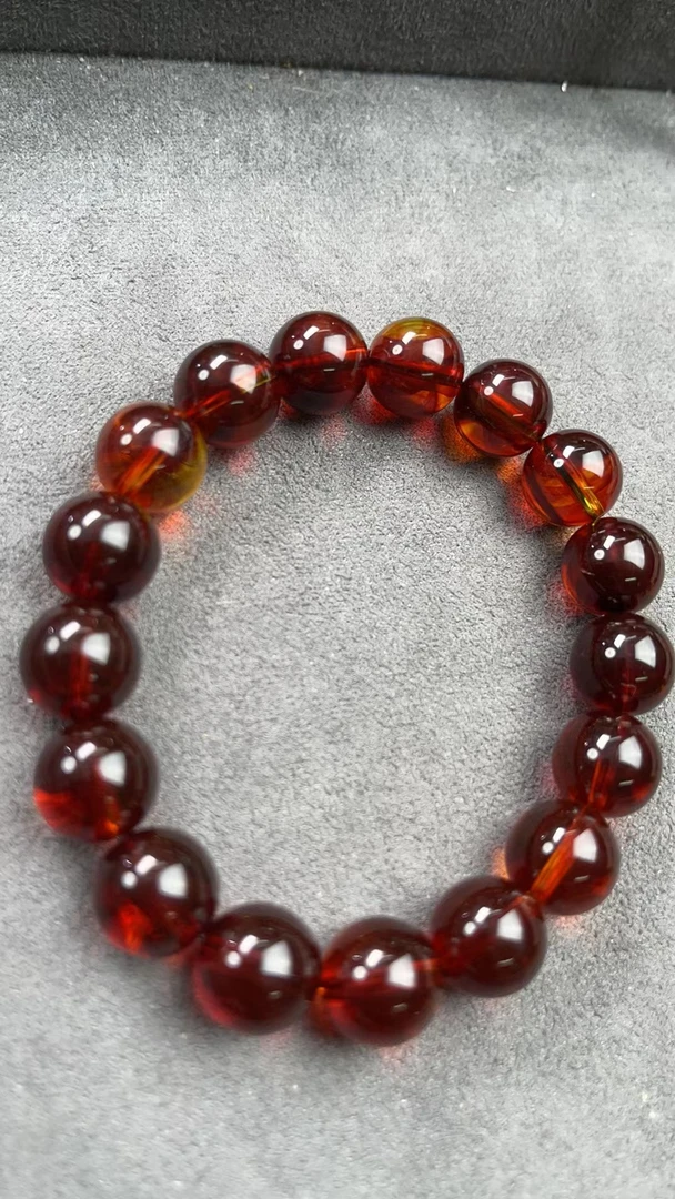 a33金丝鸽血红单圈手串