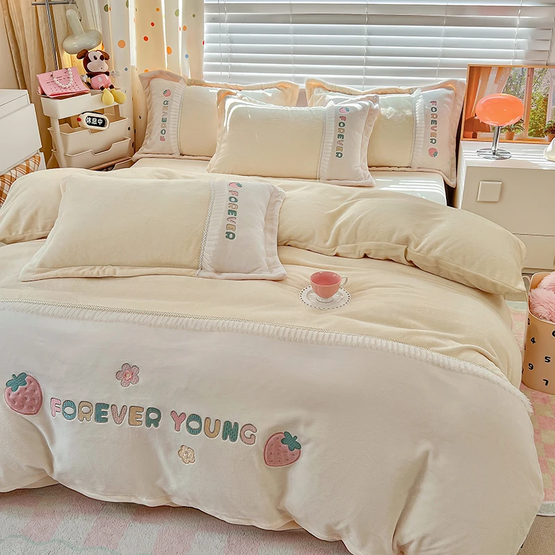 【晴美】刺绣牛奶绒花边拼接四件套-小草莓-黄色