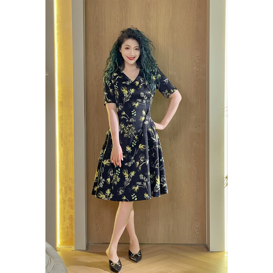 【六丑】新款时尚气质收腰显瘦经典V领羽毛裙型连衣裙406LYQ0547