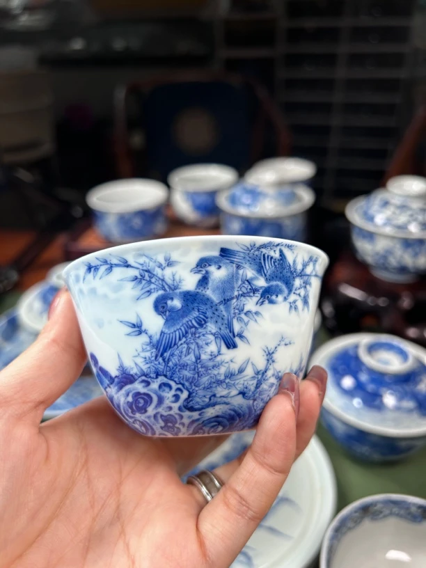 九雀图澄怀堂青花卧足撇口杯