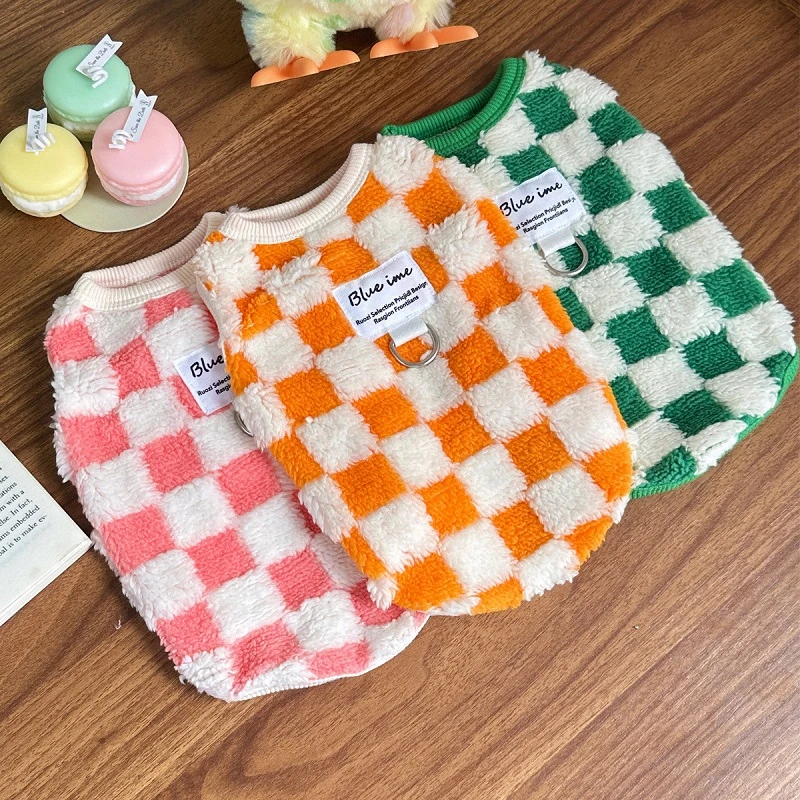 秋冬季保暖加厚背心毛绒棋盘格撞色可牵引宠物猫狗衣服套头马甲衣