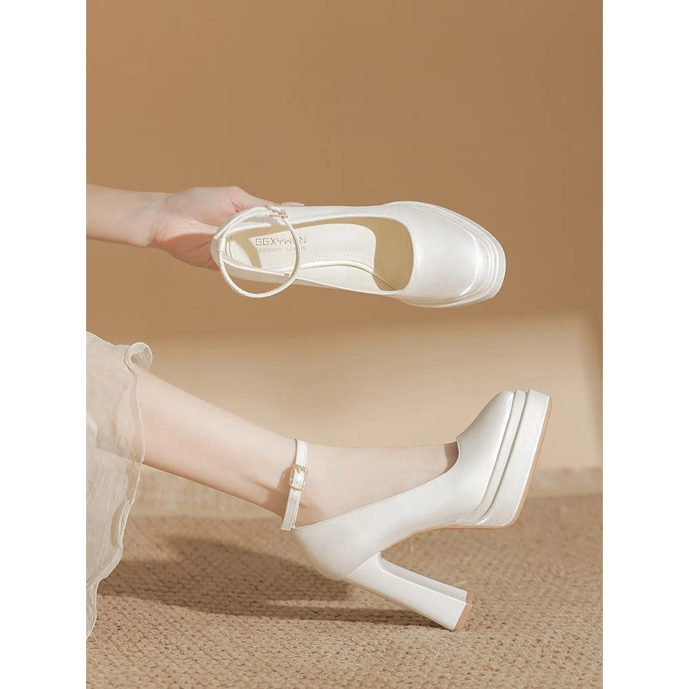 白色防水台圆头高跟鞋女粗跟玛丽珍缎面不累脚新女款红色粗跟不累