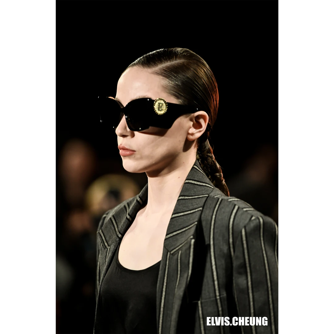 【顾文婷推荐】蒋云 复古金属扣宽边太阳墨镜 E2H22002AA102