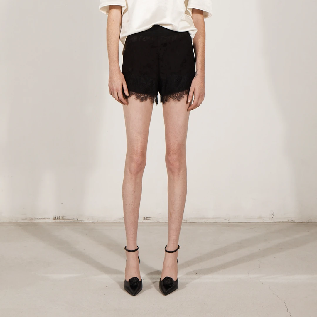 【顾文婷推荐】YCH 蕾丝细节短裤 S24PT4081BK
