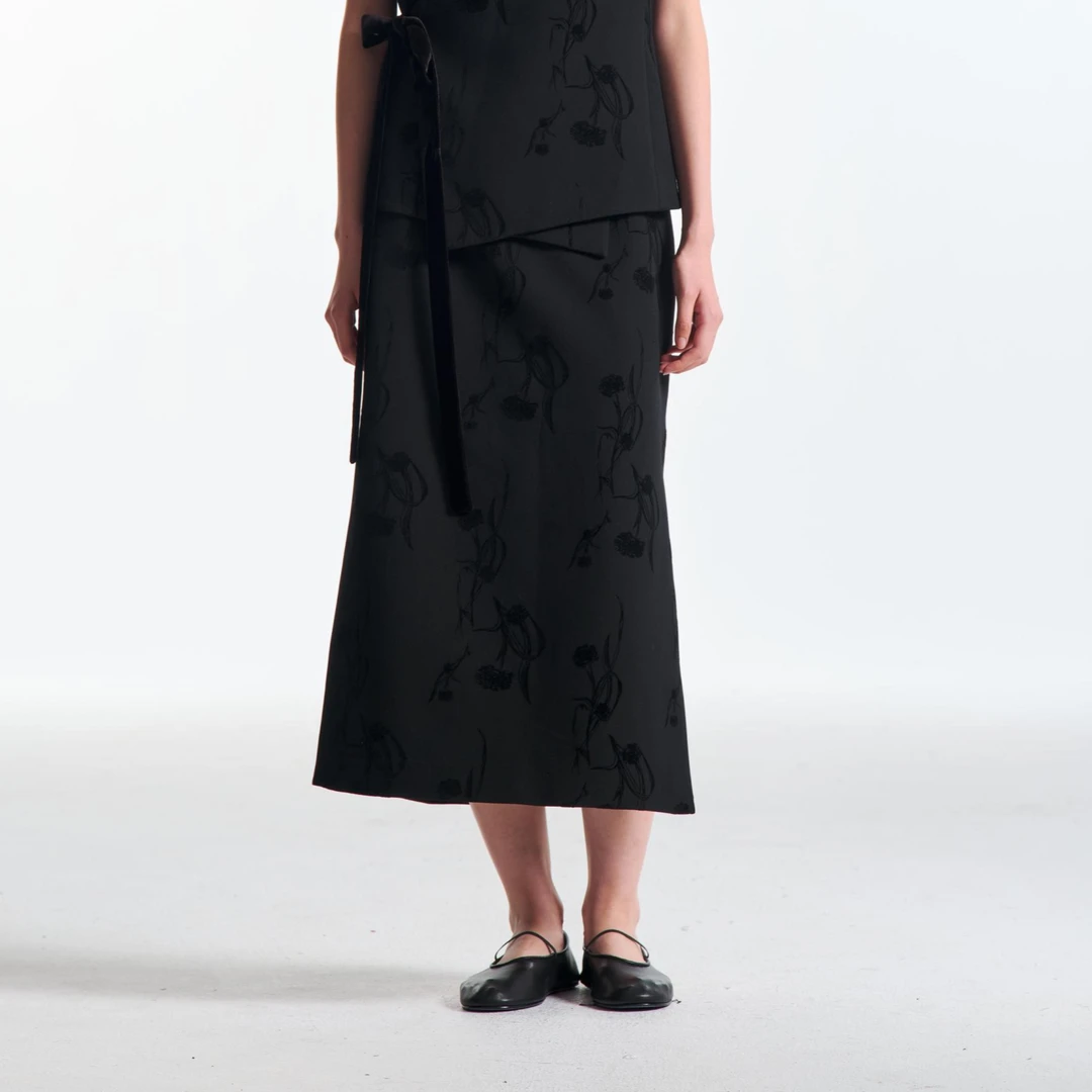 【顾文婷推荐】玉琼国风 祝余花黑色植绒半裙 J24A2064