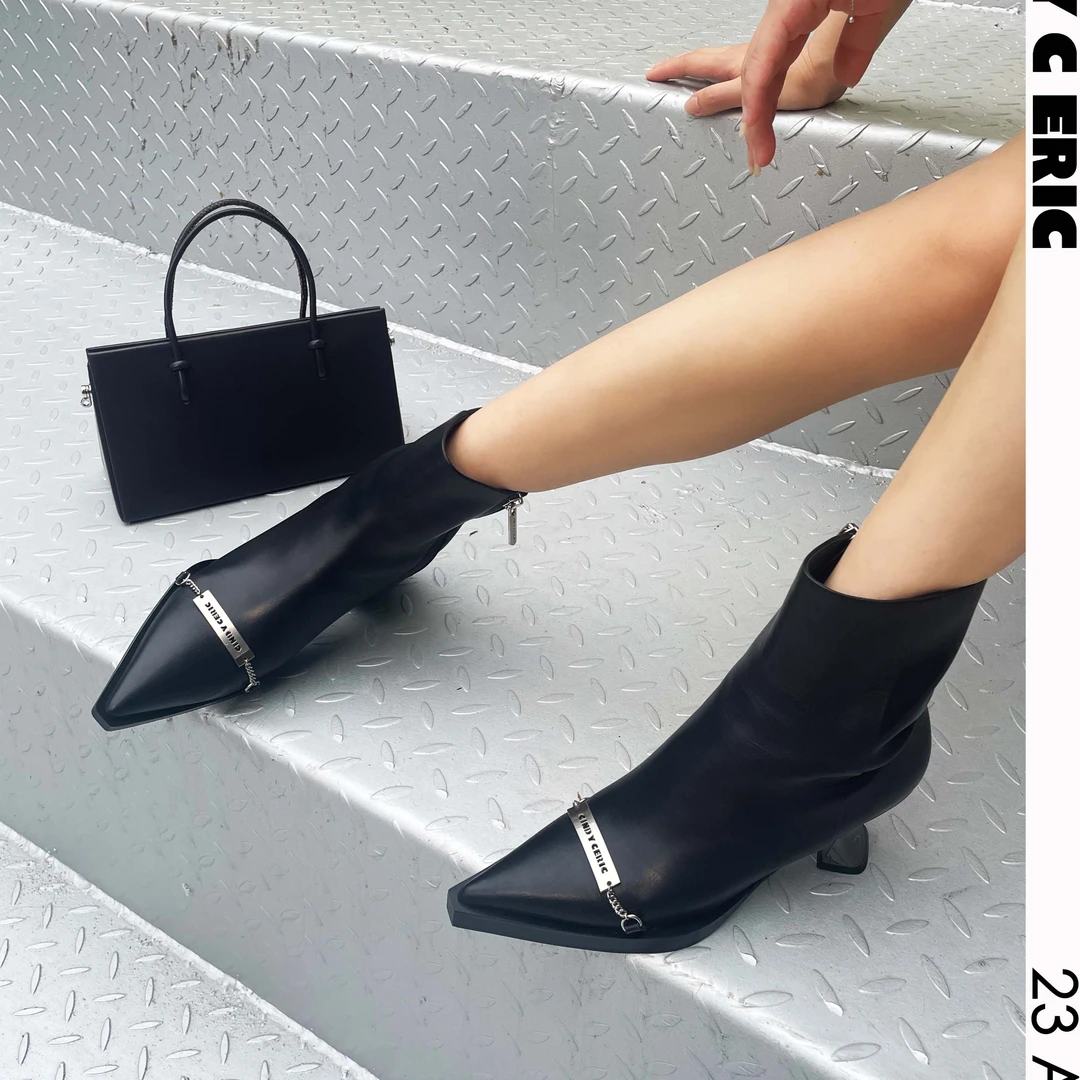 【顾文婷推荐】CINDY C ERIC 黑色装饰跟靴 CE2322-205-1