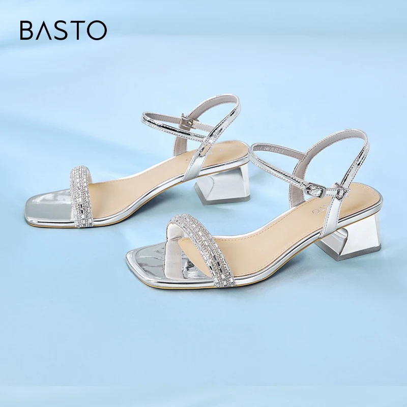 百思图2024夏季新款高光鞋时髦潮流一字带粗跟女凉鞋TT109BL4