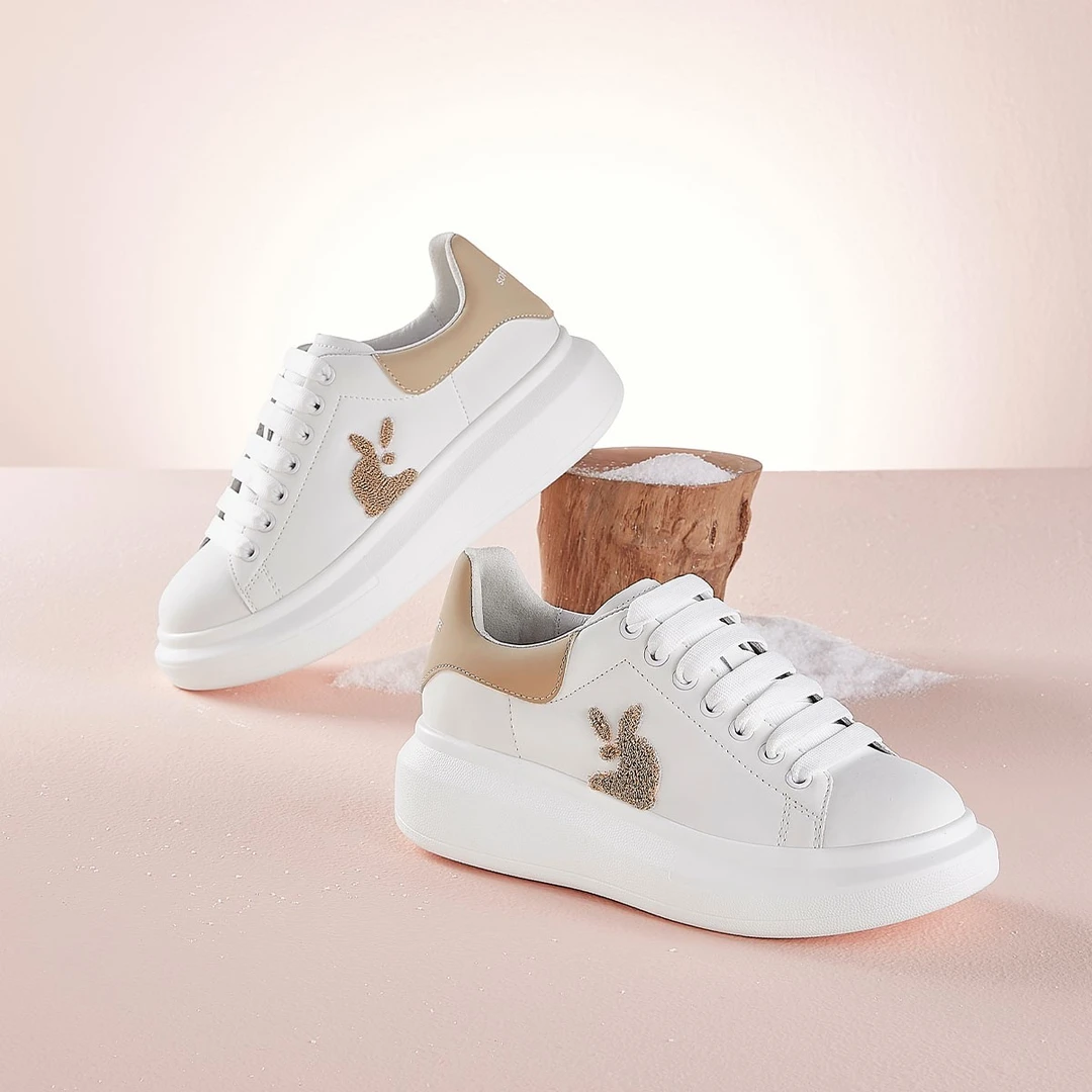 百思图2023春季新款商场同款时尚潮流小白鞋女板鞋休闲鞋ZWZ81AM3