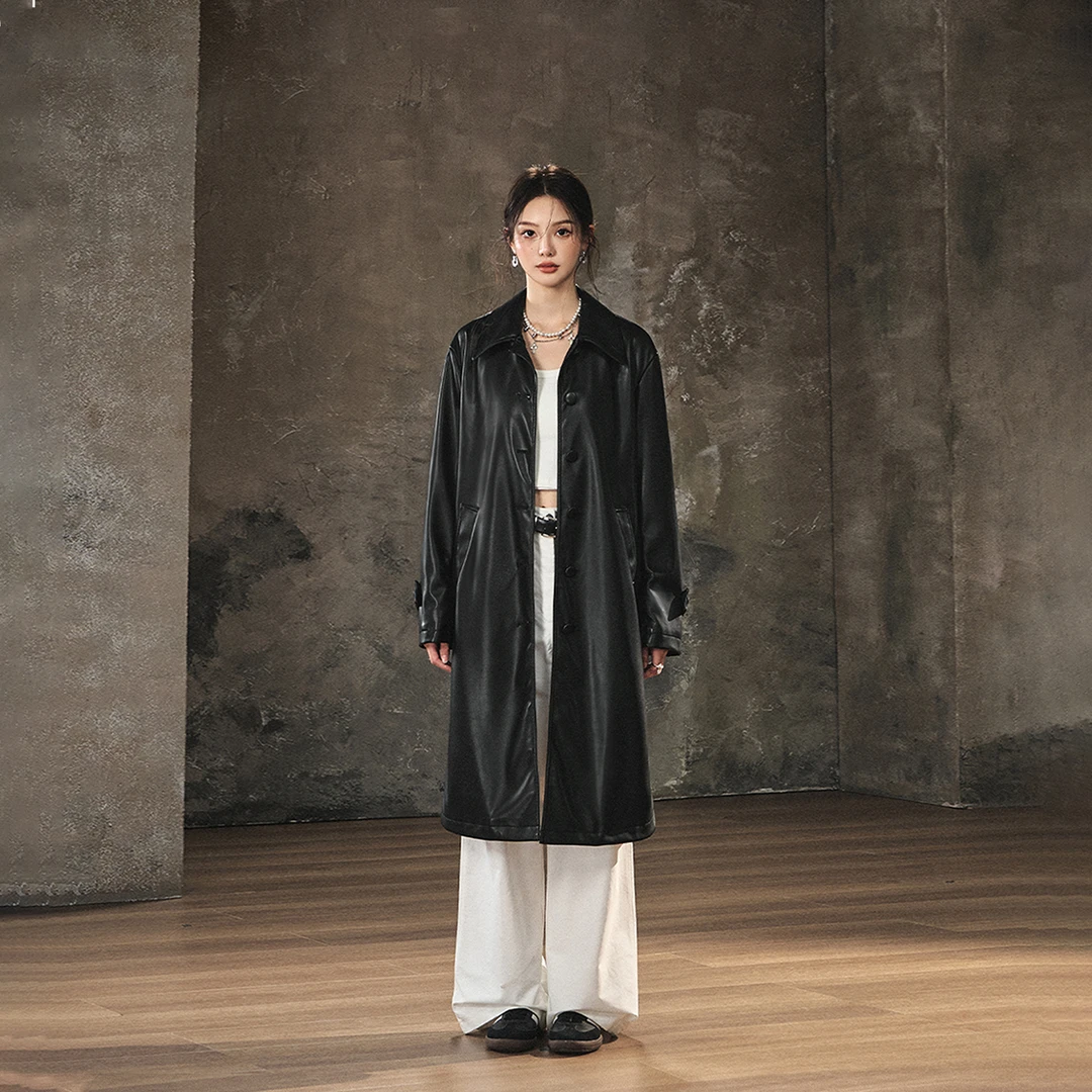 经典小翻领袖袢宽松长款皮风衣外套 RA243SZ0504