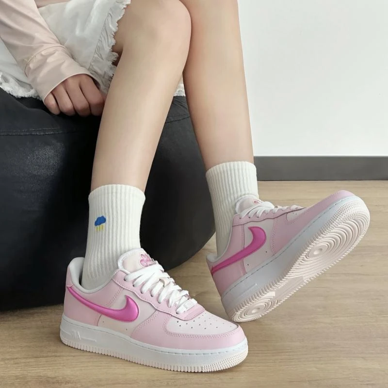 耐克女鞋Nike Air Force 1 AF1白粉 空军一号低帮板鞋 HM3696-661