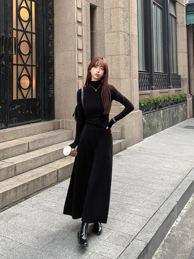 黑色高领打底法式连衣裙女2025秋冬设计感修身显瘦a字内搭长裙
