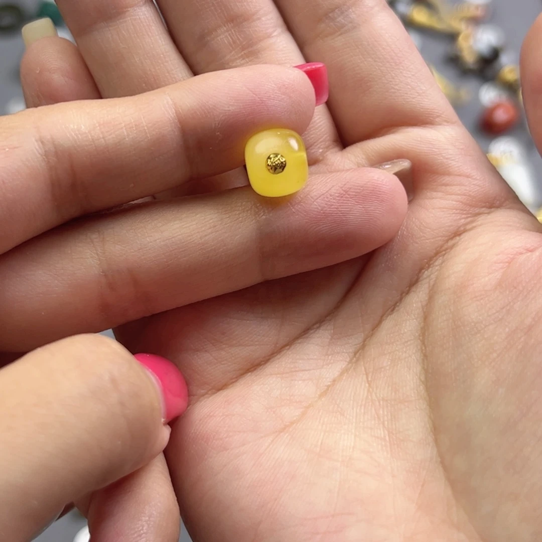 玛瑙/玉髓1未镶嵌9+mm。