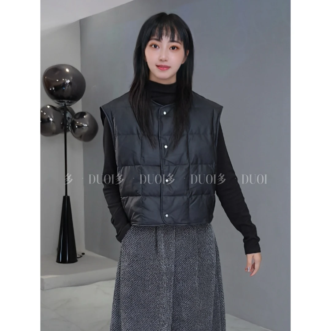 多一“黑糖马甲”2024冬季极简设计百搭纯色圆领单排扣羽绒马甲