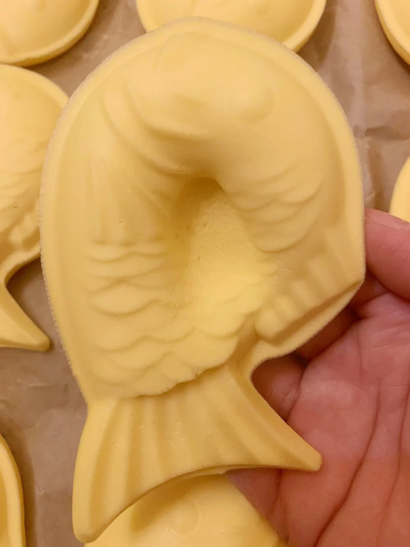 黄色黏手湿软慢回弹鲷鱼烧解压玩具（会有气孔微瑕）介意勿拍