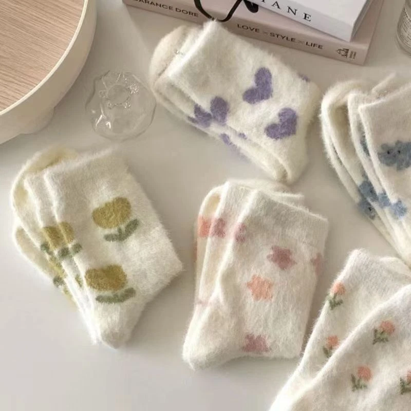 袜子女中筒袜冬季加绒加厚纯色毛绒珊瑚绒居家保暖睡眠地板月子袜