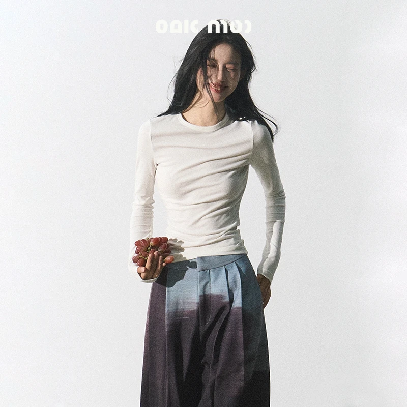 OAKMOO/"当生活落在你的眼睛“白色修身打底衫女2024秋冬百搭