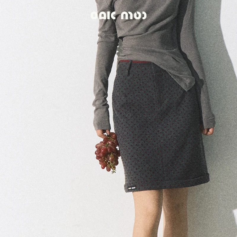 OAKMOO/"温柔却坚定“学院风波点植绒通勤经典半裙秋西装料半身裙