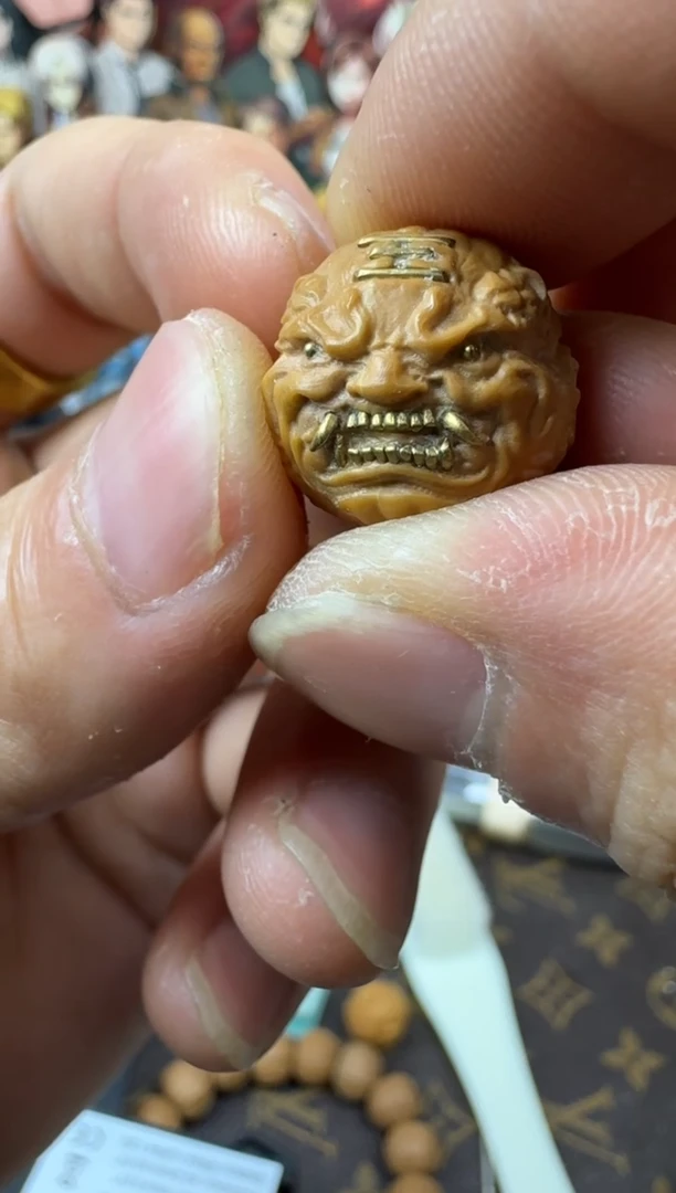 【闪购商品】猴头核桃吊坠满镶虎僧