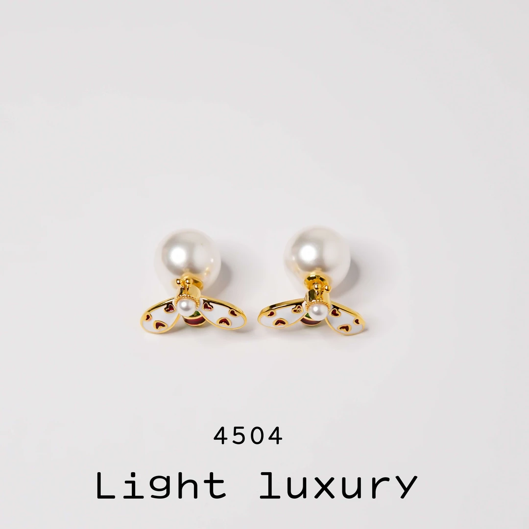 铜合金耳饰 4504轻奢精致气质法式时尚百搭珐琅小蜜蜂耳饰