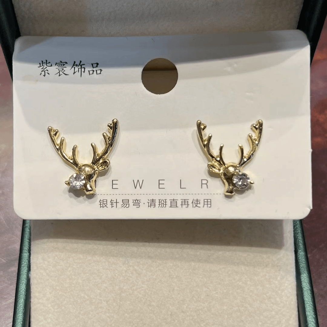 时尚百搭鹿头耳钉