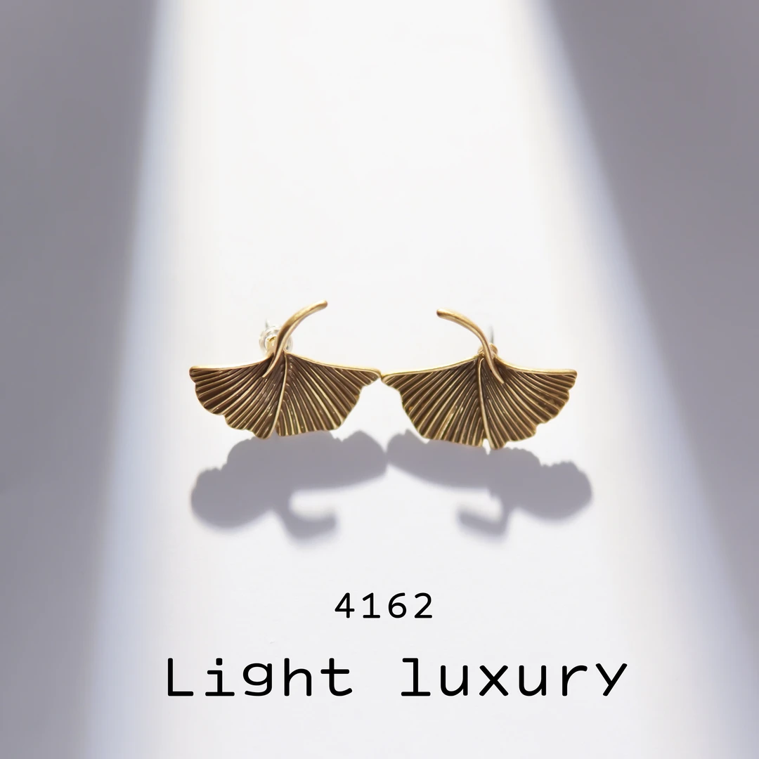 铜合金耳饰 4162 气质轻奢复古设计师中古精致金色树叶耳钉