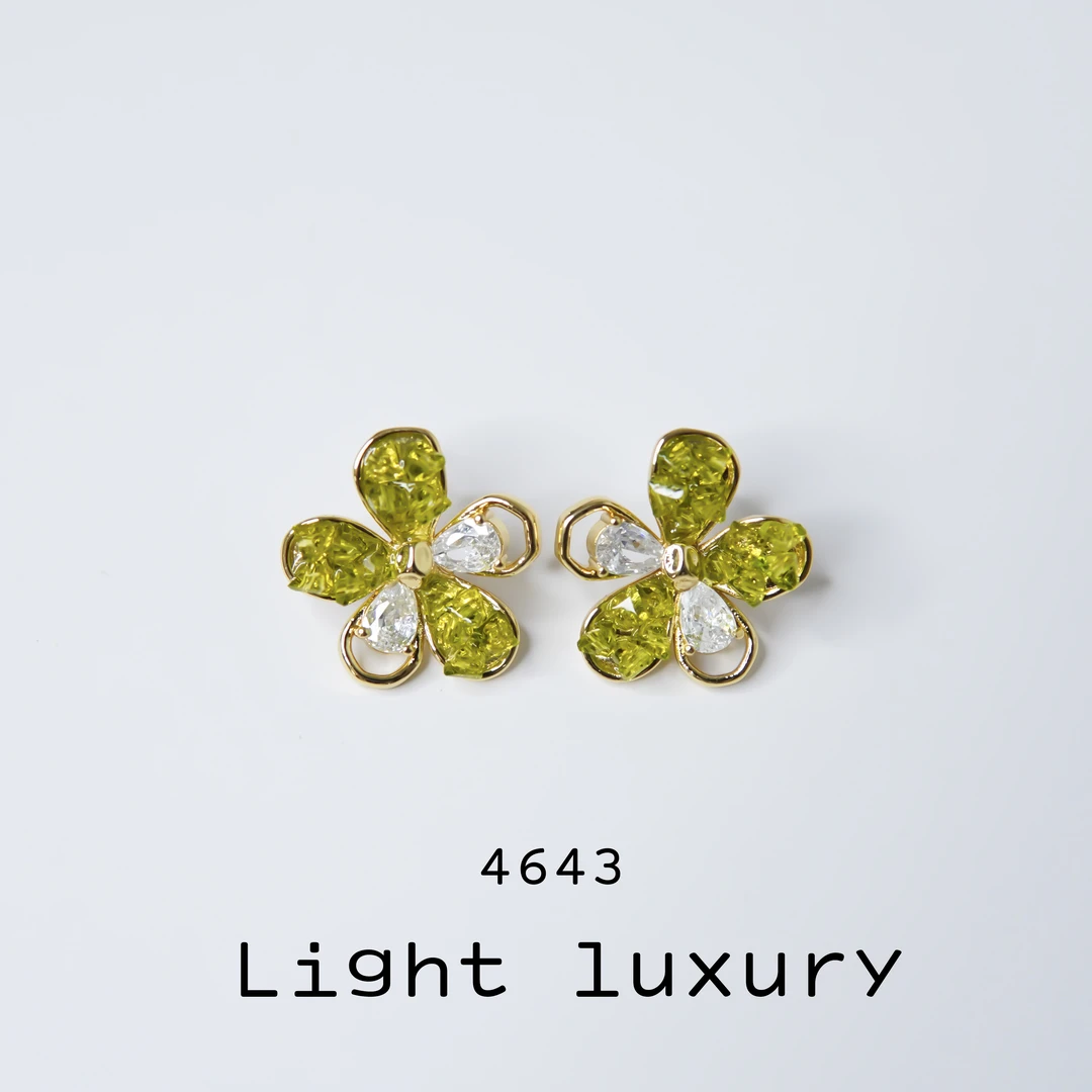 铜合金耳饰 4643气质轻奢百搭简约素款设计师樱花耳